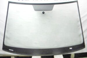 Volkswagen Golf VII (Mk7) Hatchback 2013- Windscreen with Fitment